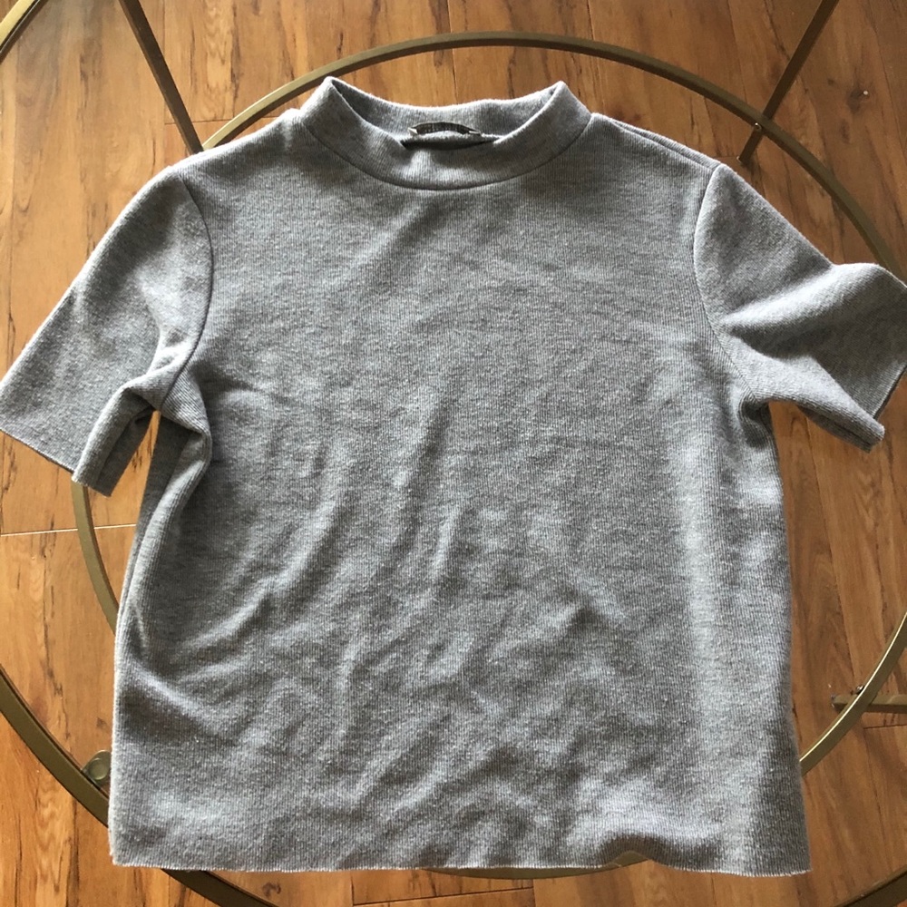 Cropped mock neck grey shirt